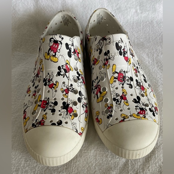 NATIVE Shoes Kids Size J2 Disney Jefferson Mickey Mouse Print All Over Water - Picture 2 of 7